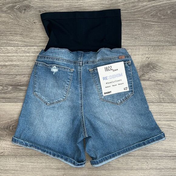 1822 Denim Maternity Shorts Size 4 Distressed Light Blue Belly Panel Roll Hem - Picture 9 of 11